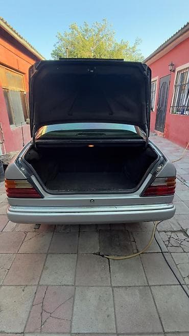 mercedes 180 b: Mercedes-Benz E 260: 2.6 l | 1989 il Sedan — 6