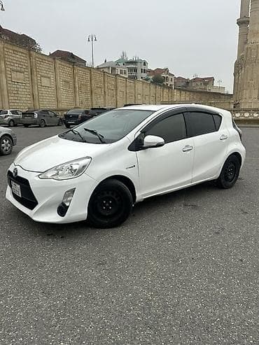 Toyota Aqua icarəyə verilir qalmaq şərti ilə Buraxlış kartı var və