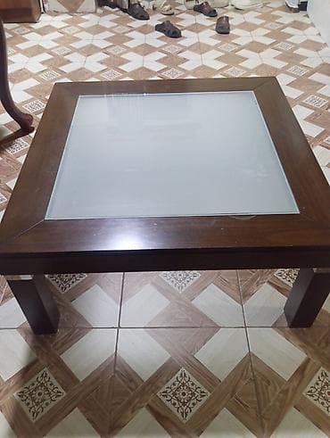 Kvadrat masa, Açılmayan, Təkərsiz, Şüşə, Zəmanətsiz