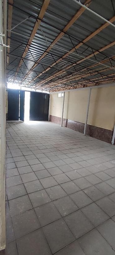 Salam.Bazarda Axund Mirze Mehemmedhusyn kucesinde texmini 70 kv-liq