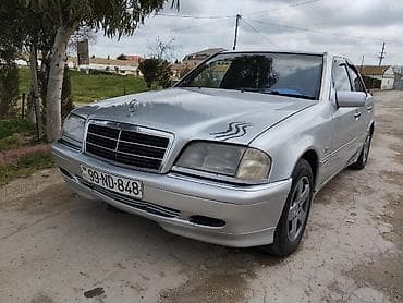 vaz 2107 qapi: Mercedes-Benz C-Sinfi (W202) sedan, gümüşü rəng. - Kuzov: 4 qapılı — 3