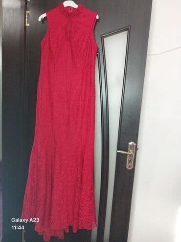 Свадебные платья и аксессуары: Вечернее платье, Макси — 1