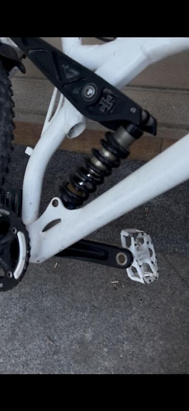 velosiped kameri: Freeride/daunhill tərzində tam asqılı dağ velosipedi - Çərçivə — 6