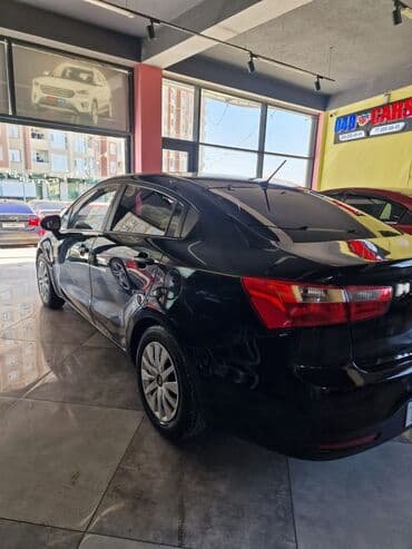 təkər satşı: Kia Rio sedan – qara rəng Kuzov: 4 qapılı sedan Mühərrik: benzin — 6