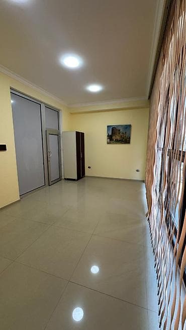 Kirayə ofis – 40 kv.m, Nizami metrosuna 2 dəqiqə məsafə Yerləşmə: - — 6
