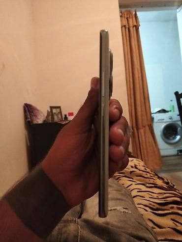 dell latitude: Redmi 5G smartfon - Arxa tərəfdə dörd modullu kamera bloku - Öndə — 1