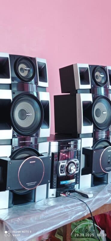 Musiqi mərkəzləri: Sony 10000vatt cox güclü səsi var 2 böyük sobooffer 2 böyük