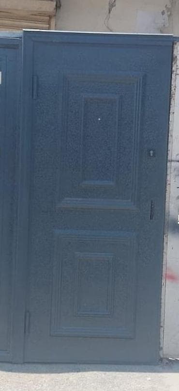 Metal giriş qapısı - Material: polad/metal konstruksiya - Rəng: tünd
