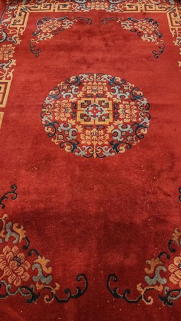 antik xalca: Qırmızı rəngli naxışlı xalça - Klassik şərq motivləri ilə bəzədilmiş — 2