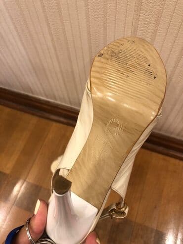 женские пляжные шлепанцы: Размер: 35, цвет - Белый, Б/у — 3