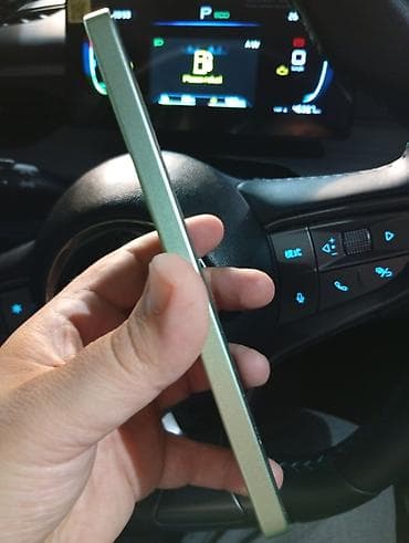 Məhsul: Redmi Note 13 - Rəng: Açıq yaşıl (şüşə arxa, düz metal kənar — 2
