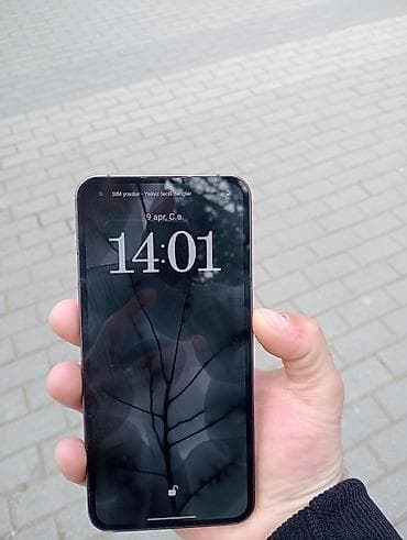 telfon samsuq: Nothing Phone 1 – şəffaf arxa dizayn və Glyph işıq zolaqları ilə — 1