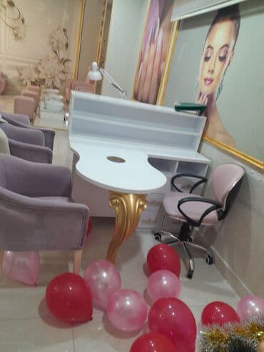 маникюрный стол: Прямой стол, С выдвижными ящиками, С полками — 2