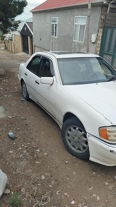 mercedes 208 d: Mercedes-Benz 200: 2.5 l | 1994 il — 4