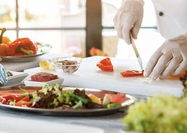 Tikinti ixtisasları: Aşpaz tələb olunur, İsti sex, 6 ildən artıq təcrübə — 1