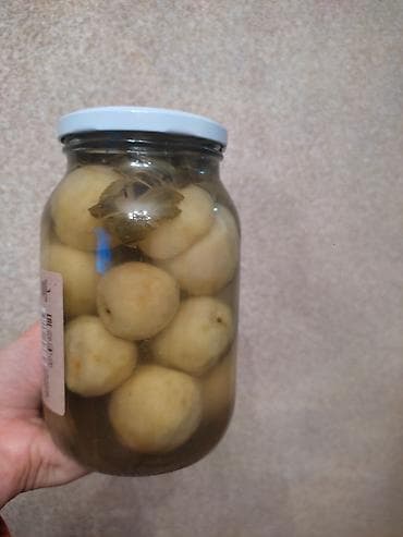 Kampot 15 manat turşular 10 manat armud və bibər turşusu