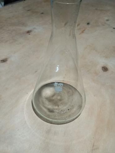 suse qab: Şüşə məmulatlar dəsti - Kəsimli naxışlı şüşə vaza: Ağız hissəsi lalə — 4