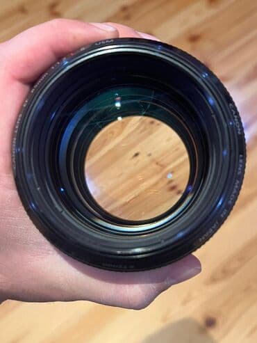 çəki: Canon EF 85mm f/1.2L II USM obyektiv - Fokus məsafəsi: 85 mm – — 3