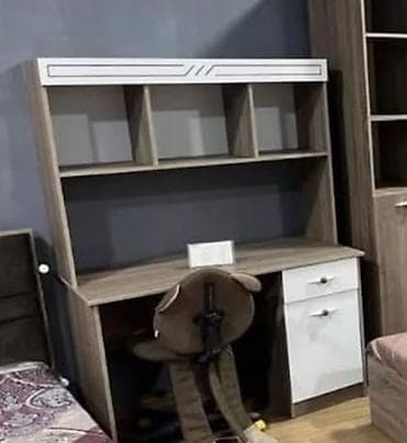 Düz masa, Stulsuz, Polkalı, Siyirməli, Teksturalı laminat — 1