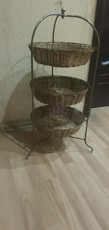 desmal: 3 mərtəbəli səbət stendi - Material: metal karkas + təbii toxunma — 1