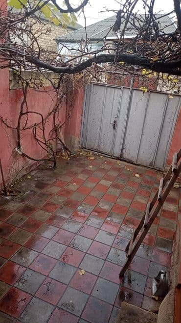 Satılır: həyət evi - Plan: 1 mərtəbə, 2 otaq (yataq/zal), ayrıca