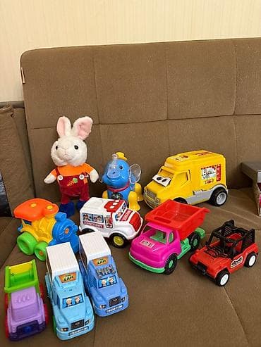 hot wheels ferrari: Uşaq oyuncaqları dəsti - Müxtəlif növ plastik maşınlar: • Sarı — 1