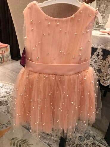 Платье новое с биркой . Для 1 и 2 лет . Фирма Ell ussi. И есть