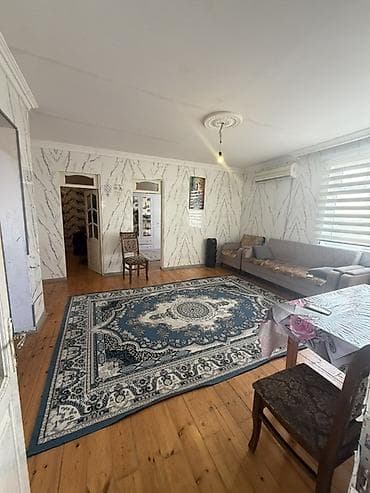 gencede ev: 3 otaqlı, 81 kv. m, Orta təmir — 7
