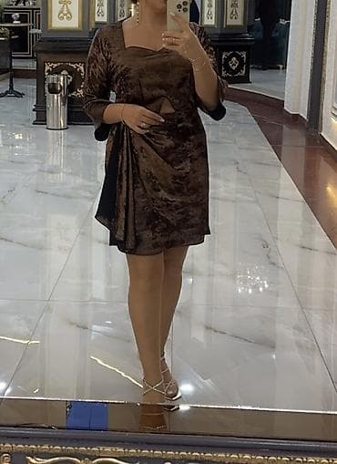 zinət: Qadın üçün qısa ziyafət donu - Rəng: tünd qəhvəyi, mərmər effektli — 1