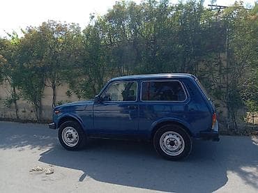 oturacaq vaz: Lada Niva (VAZ 2121) – mavi rəngli, 3 qapılı off-road SUV — 6