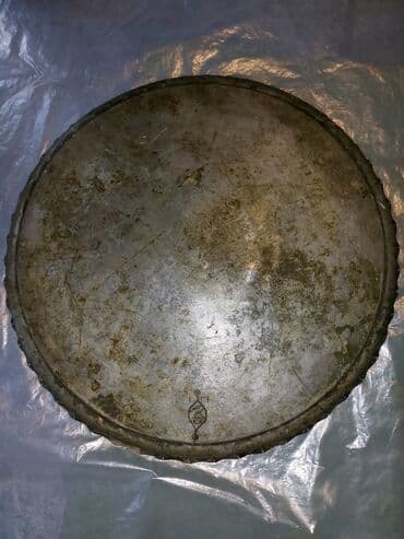 Toyota: Üzəri kalliqrafik yazılı və arxa hissəsində ştampı olan antikvar mis — 1