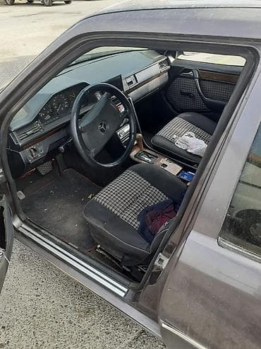 keys sat: Mercedes-Benz sedan (W124 seriyası) - Kuzov: 4 qapılı sedan, tünd boz — 2