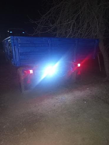 traktor 82 satisi az: Traktor qoşqusu – 2 oxlu, yanları açılan metal bortlu yük platforması — 4