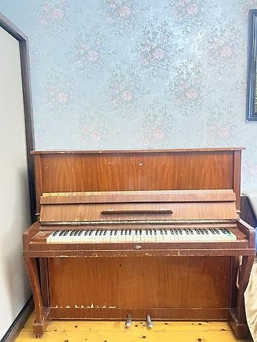 PULSUZ VERİLİR Upright akustik piano - Korpus: ağac finişli, klassik