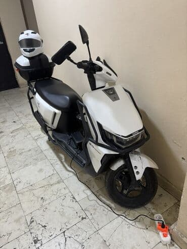 Мототранспорт: Elektrik skuter – şəhər içi rahat və səssiz hərəkət üçün. Maksimal — 1