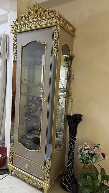 aksa: Şüşəli dolab vitrini — 1