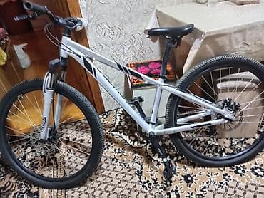 Dağ velosipedi – 29 düym təkərli, alüminium gövdə Xüsusiyyətlər: -