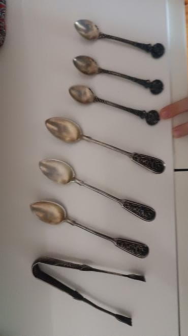 sergiden sekiller: Gümüş qaşıqlar dəsti 3 ədəd çay qaşığı 3 ədəd limon qaşığı 1 ədəd — 1