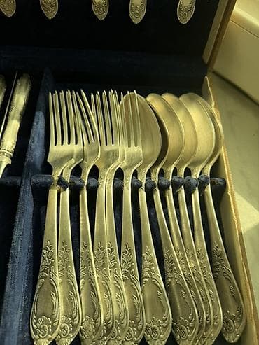 hascevher granit tava: Antik üslubda bəzəkli süfrə dəsti – metal çəngəl, bıçaq və qaşıqlardan — 5