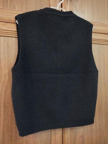 üst geyimleri: Qara düyməli yun jilet - Rəng: qara - Model: düyməli - Qol: qolsuz — 2