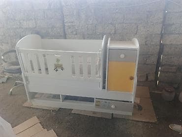 kamotlar mebel: Uşaq beşiyi və komodlu dəst - Rəng: ağ, boz və sarı detallar - — 2