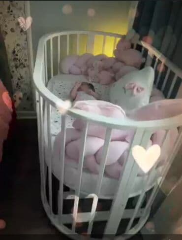 1 ayliq usaq sekilleri: Oğlan və qız üçün, Yumru, Beşik, Dəstsiz, Matras ilə, Yellənmə mexanizm ilə — 2