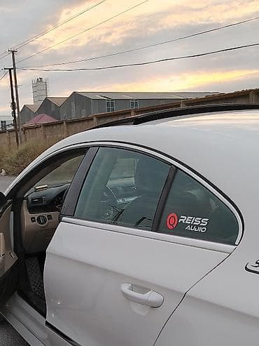 mercedes e class: Volkswagen Passat CC: 2 l | 2009 il Sedan — 6