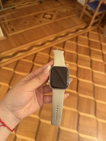 smat: Apple Watch Series 7 45mm satılır. Rəngi: Starlight (açıq rəng) Ölçü — 2
