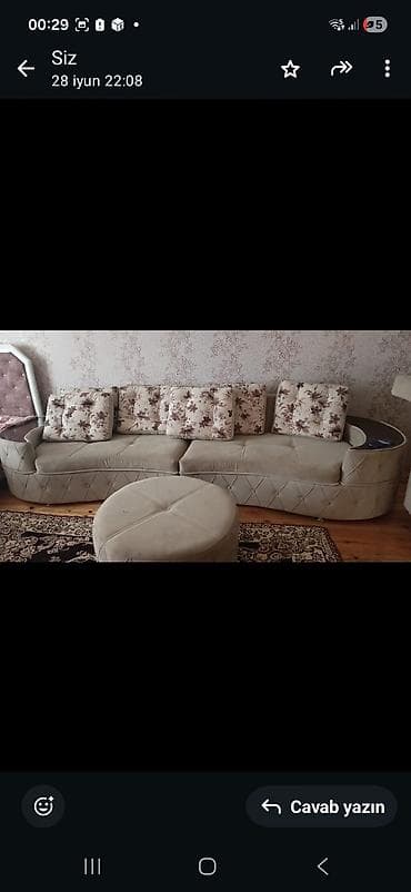 divan kravat: Bej rəngdə yumşaq parça üzlü salon divanı və puf

Ünvan aznes qesebesi — 1