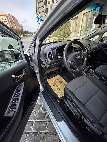 Kia Cerato (Forte) sedan – gümüş rəng. Xüsusiyyətlər: - Kuzov: 4 — 10