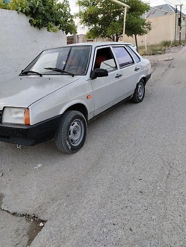 e39 guzgu: VAZ 21099, 4 qapılı sedan, gümüşü rəng. - Benzinlə işləyən ön — 3