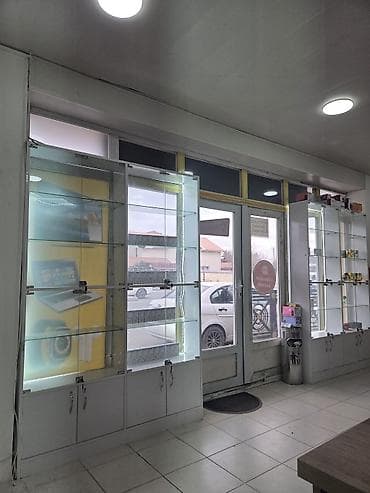 Şüşəli dolab vitrini