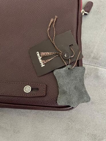 qaşlı çanta: Original “Cacharel” xususi ishleme deri deyerinden ashagi satilir. 2-3 — 4