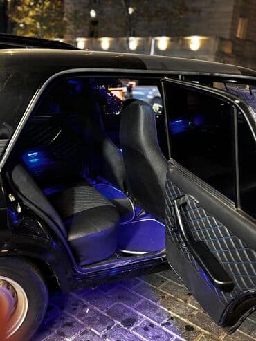 teker yazilari: Model: Lada 2107 Kuzov: sedan, qara rəng Dövlət nömrə nişanı — 3